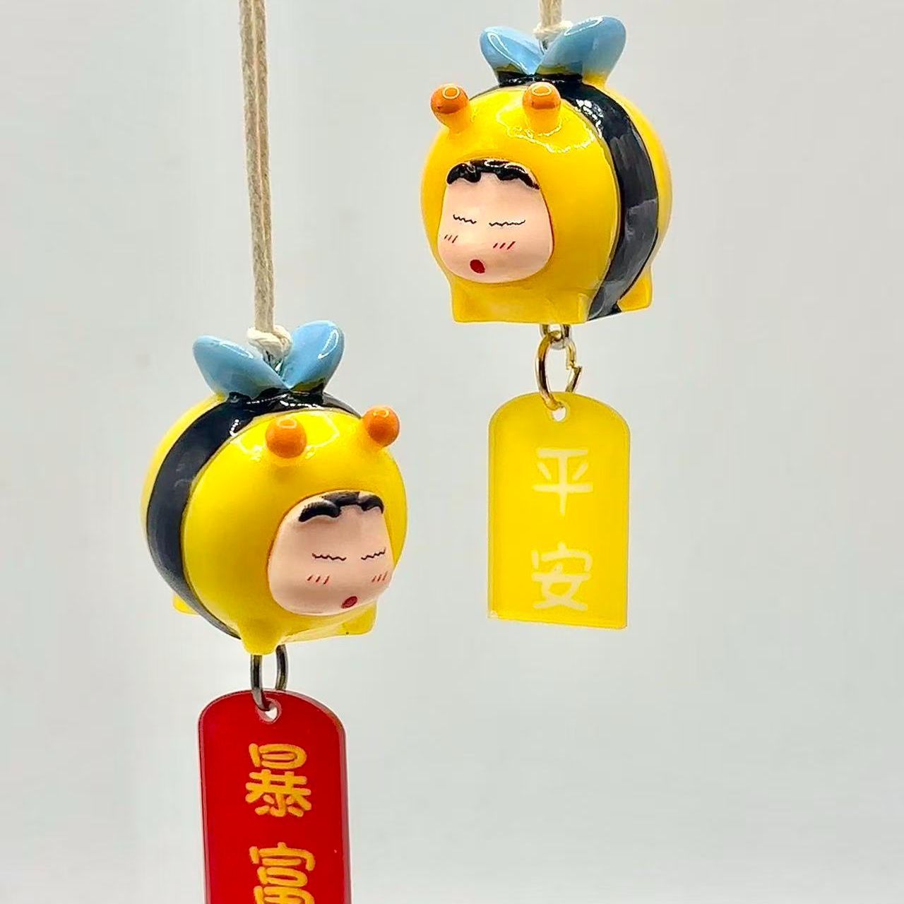 Car Accessories Quirky - 짱구는 못말려 꿀벌 코스프레 피규어 자동차